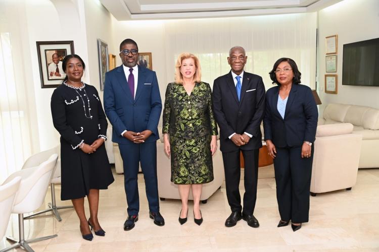 Côte d’Ivoire : Audience /La Première Dame, Madame Dominique Ouattara échange avec les dirigeants d’Air Côte d’Ivoire 
